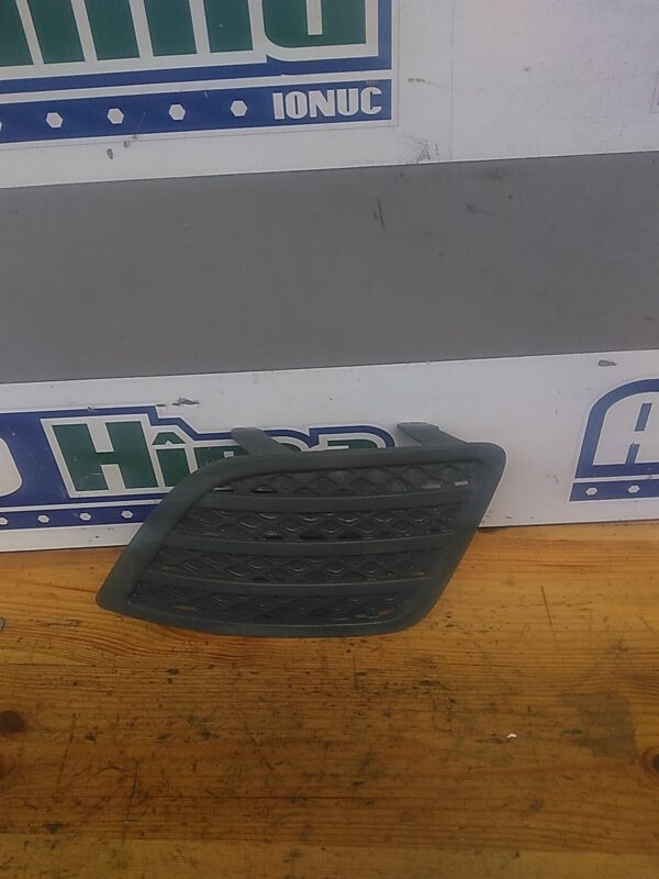 Rama grila proiector stanga FORD Fiesta MK5 2001-2008