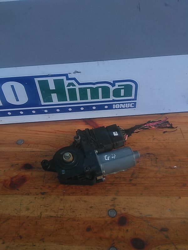 Motoras macara dreapta spate VOLKSWAGEN Golf 4 1J 1997-2005