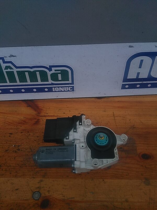 Motoras macara dreapta spate VOLKSWAGEN Golf VI 5K 2010-2015