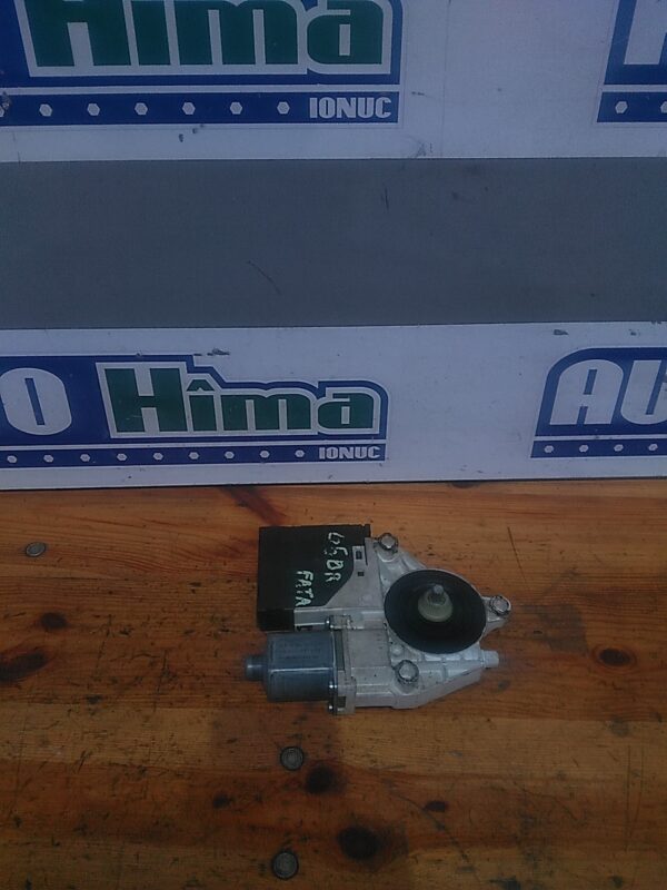 Motoras macara dreapta fata VOLKSWAGEN Golf V 1K 2003-2010