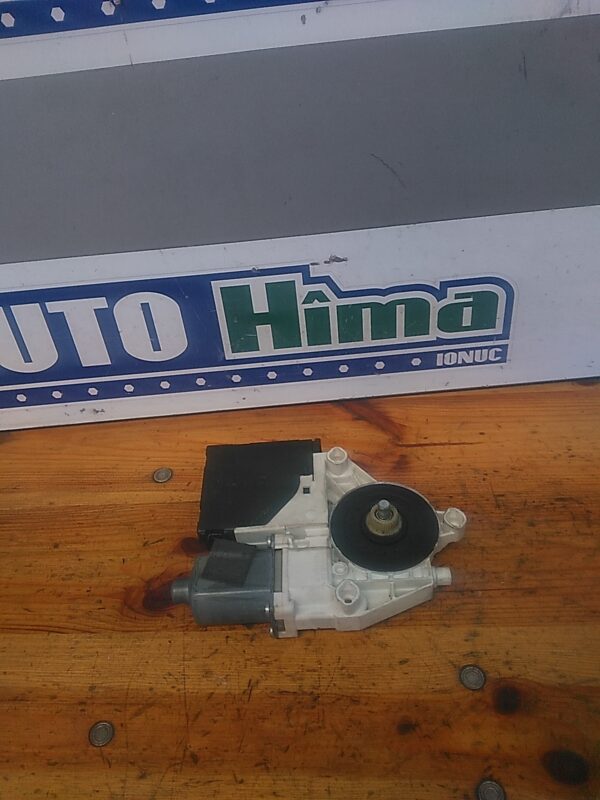 Motoras macara stanga fata AUDI A3 8P 2003-2012