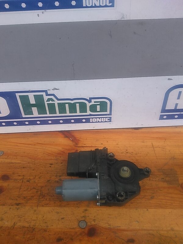 Motoras macara stanga spate VOLKSWAGEN Golf V Plus 2004-2014