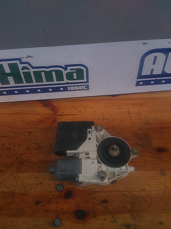 Motoras macara stanga fata VOLKSWAGEN Golf V Plus 2004-2014