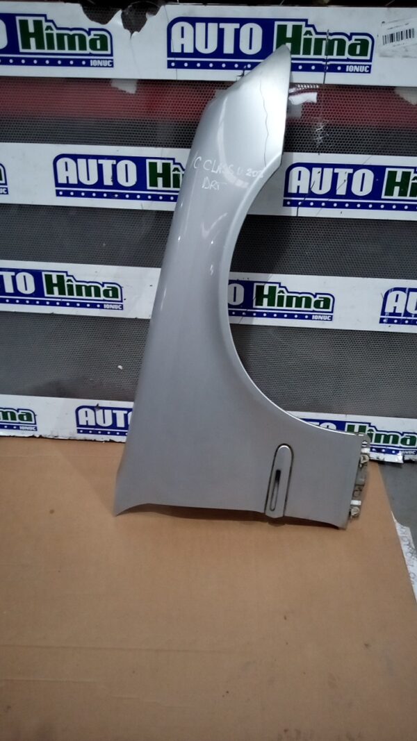 Aripa fata dreapta Argintie MERCEDES C-Class W203 2000-2007