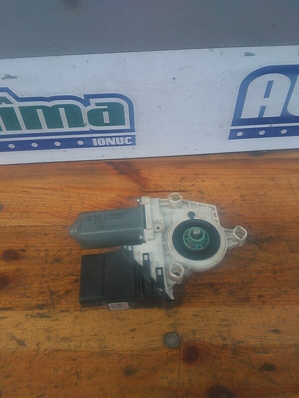 Motoras macara dreapta spate VOLKSWAGEN PASSAT B6 2005-2011