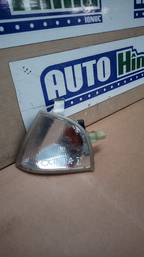 Lampa semnalizare fata stânga alba SKODA Octavia 1 1U 1996-2010