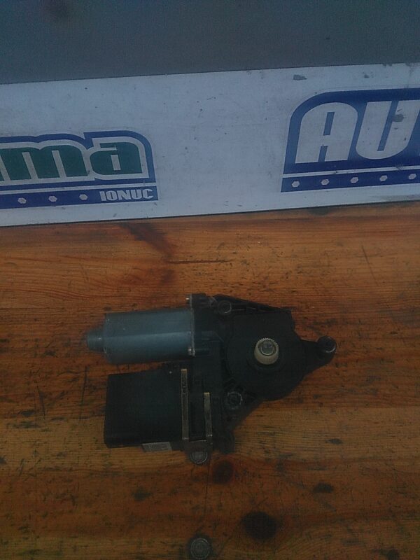 Motoras macara dreapta spate SKODA Octavia 1 1U 1996-2010