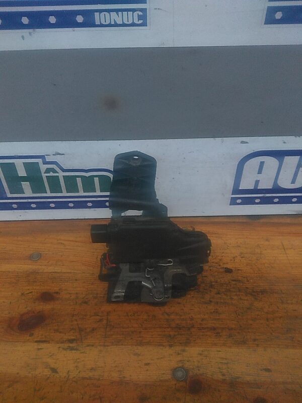 Broasca usa stanga fata VOLKSWAGEN PASSAT B5 1996-2000