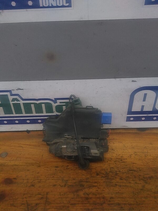 Broasca usa dreapta fata VOLKSWAGEN Polo 9N 2001-2009