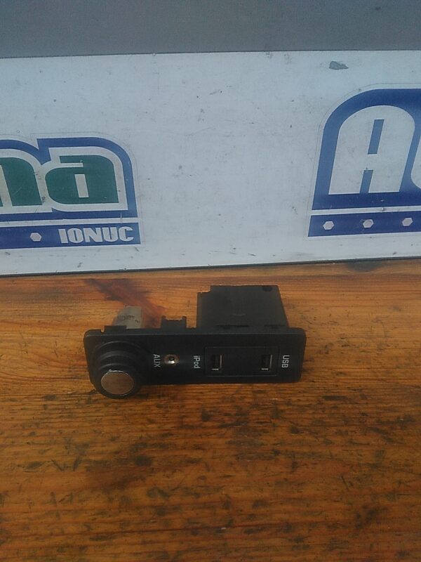 Conector USB, AUX si iPod JAGUAR XJ X351 2010-2019