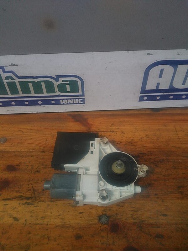 Motoras macara stanga fata VOLKSWAGEN Golf V 1K 2003-2010