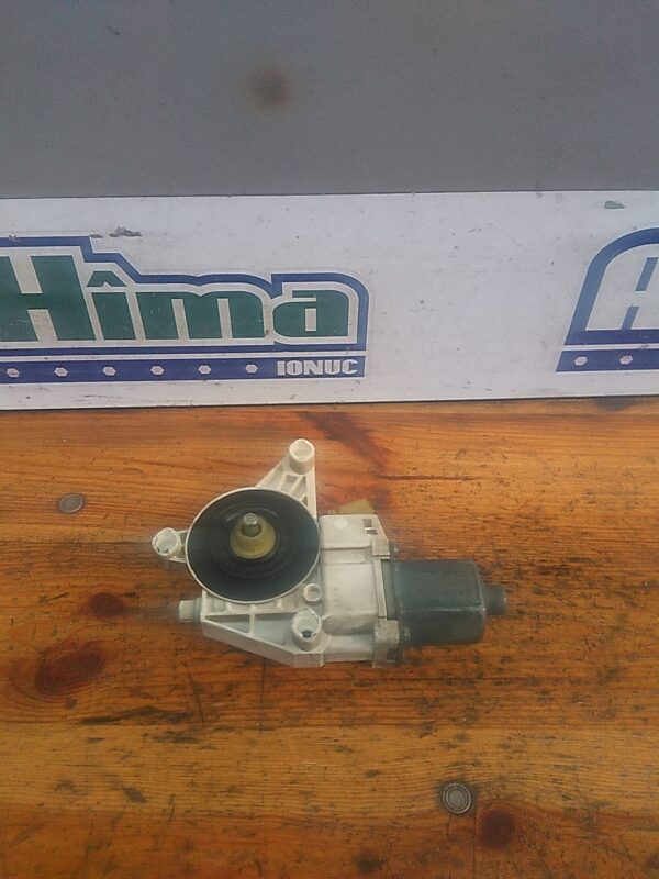 Motoras macara dreapta fata MERCEDES C-Class W204 2007-2015