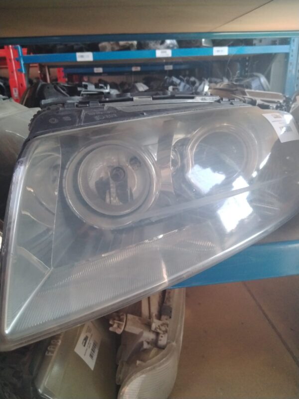 Far Dreapta Bi-Xenon HELLA Audi A8 4E 2002 2009
