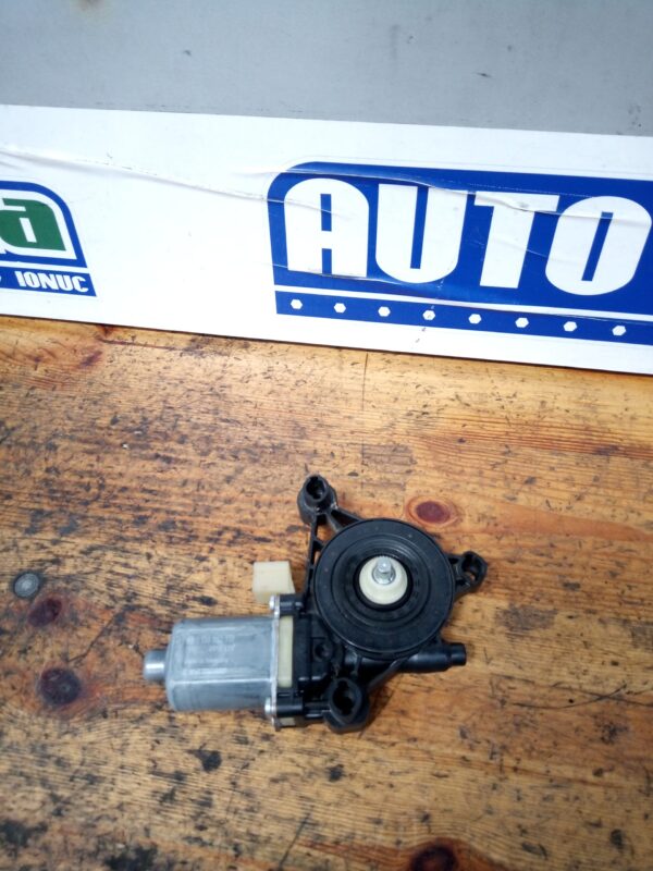 Motoras macara dreapta fata  5Q0959801B / 0130822717 Audi A3 8V  2013-2019