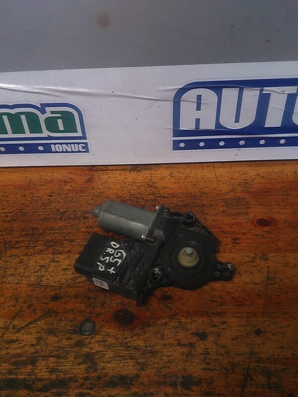 Motoras macara dreapta spate  5M0839402B Volkswagen Golf 5 Plus  2004-2014