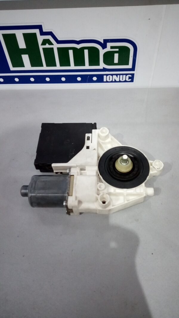 Motoras macara dreapta spate  8P4959802E Audi A3 8P  2003-2012
