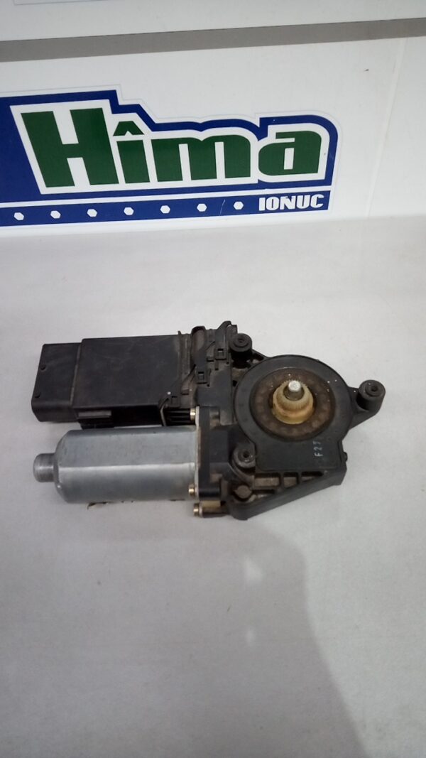 Motoras macara stanga fata 3B4837751EG  Volkswagen PASSAT B5  1996-2000