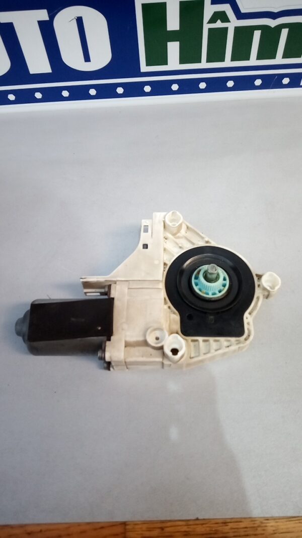 Motoras macara stanga fata 8K0959801A  Audi A4 B8  2008-2016