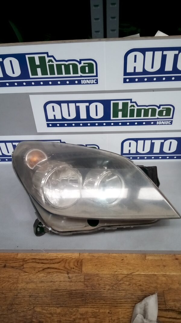 Far dreapta fara cod  Opel Astra H  2004-2014