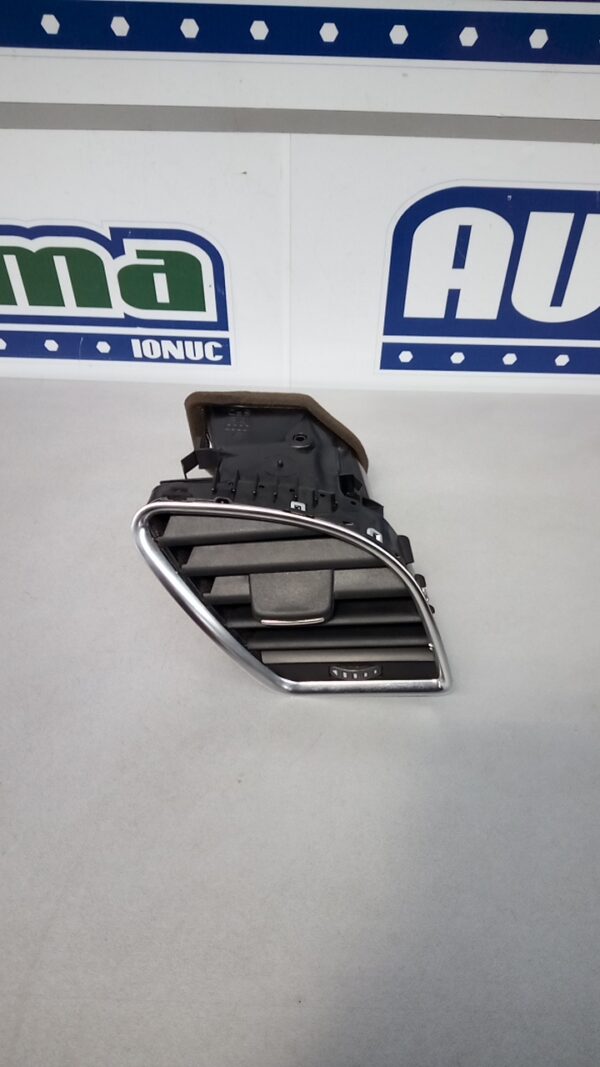 Grila aer bord dreapta 8T1820902C Audi A5 8T 2007-2016