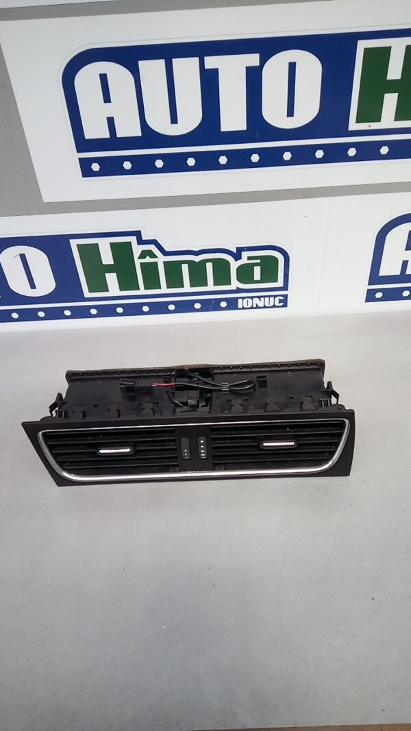 Grila aer bord centrala 8T1820951C Audi A5 8T  2007-2016