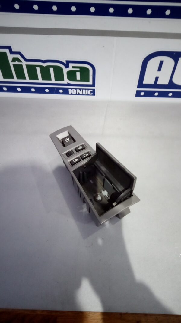 Butoane geam dreapta spate cu scrumiera 81437004 BMW Seria 7 E65  2001-2008