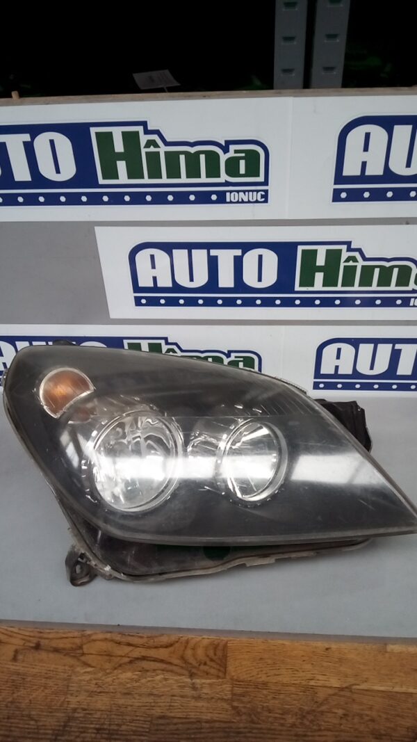 Far dreapta 24451031 Opel Astra H  2004-2014