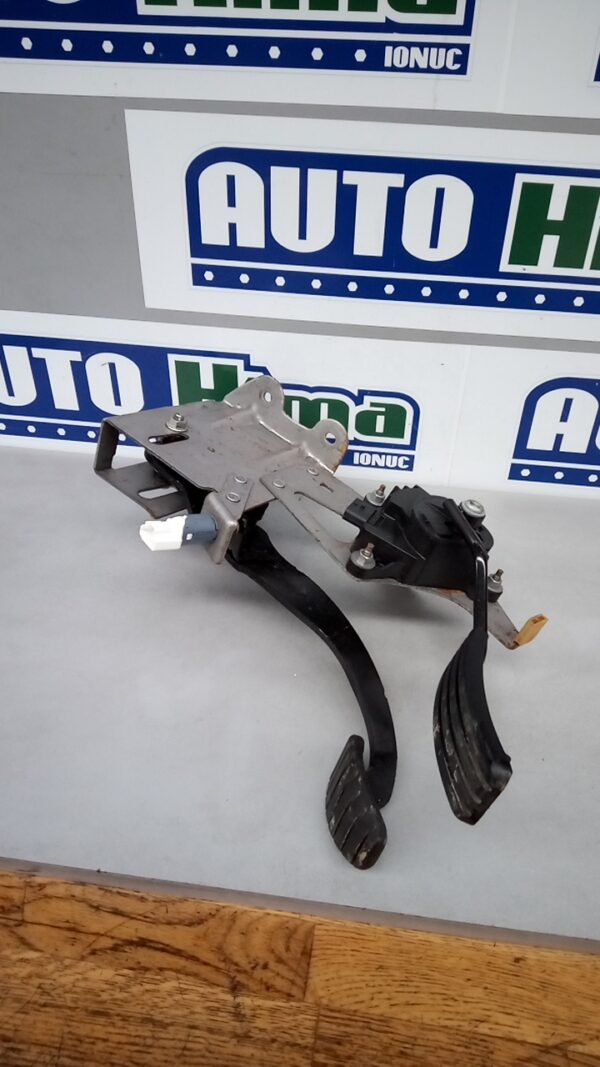 Pedala acceleratie 8200436878–A Mercedes-Benz Citan (W415)  2012-2021