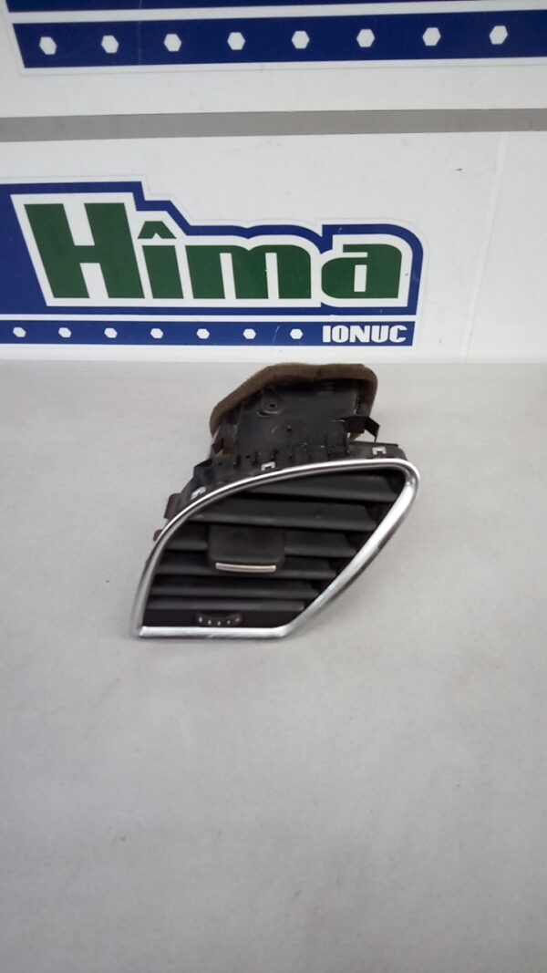 Grila aer bord stanga 8T2820901B Audi A5 8T 2007-2016