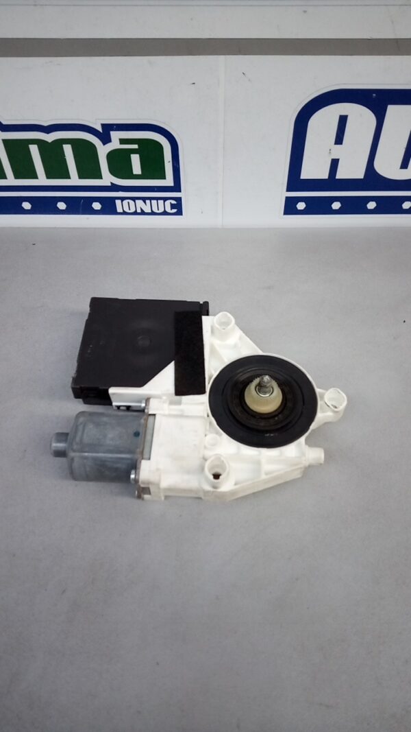 Motoras macara dreapta fata 1K5837402AK Volkswagen Jetta 3 2004-2010