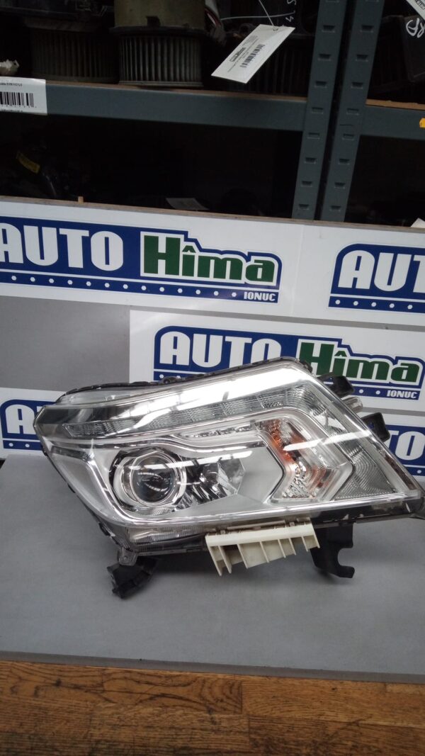 Far dreapta cu LED Nissan Navara D23 2015-prezent