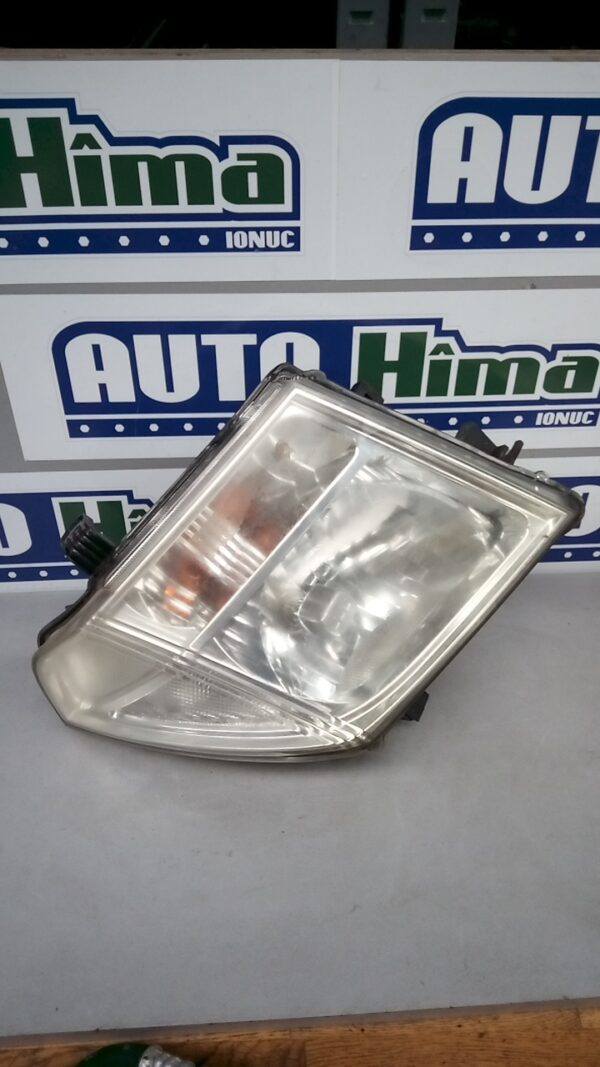 Far dreapta fara cod Nissan Navara D40 2004-2021