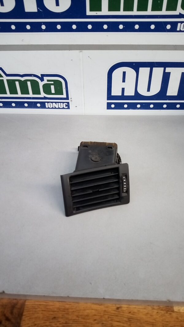 Grila aer bord stanga 8E0820901F Audi A4 B6 2000-2005