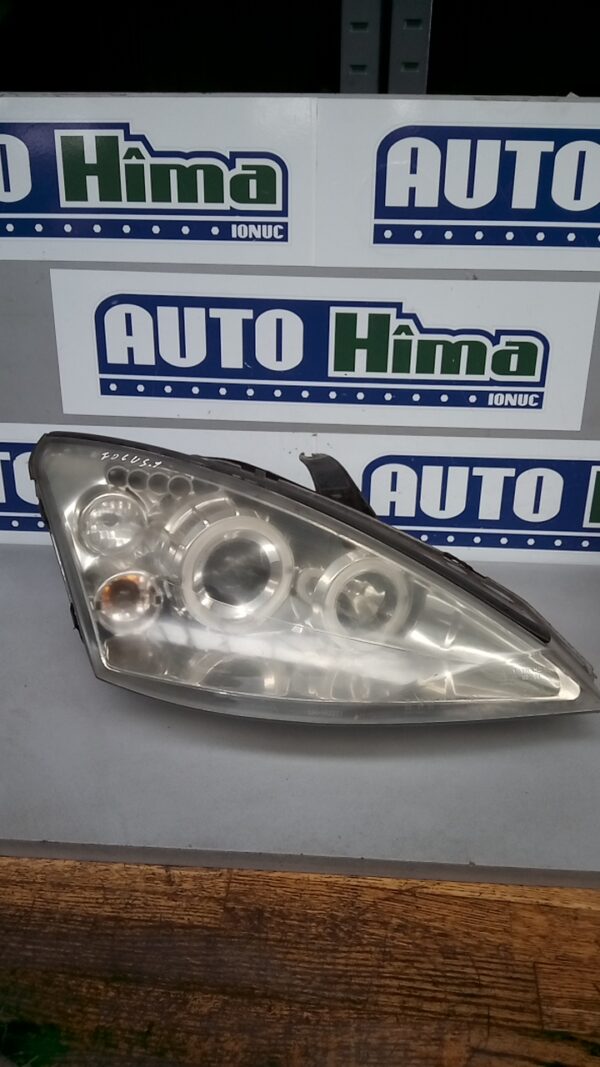 Far dreapta cu lupa fara cod Ford Focus 1  1998-2004