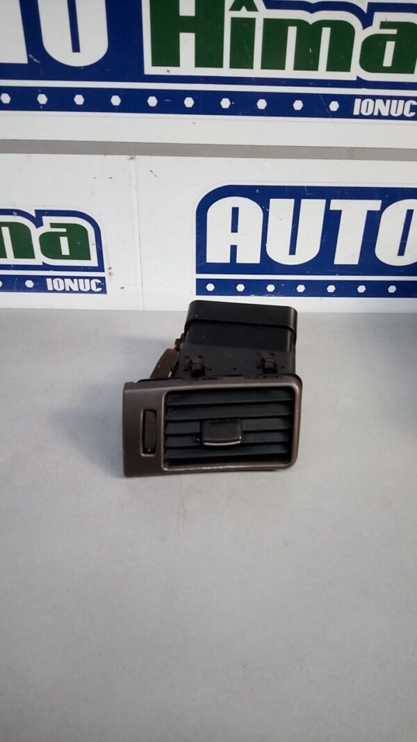 Grila aer bord stanga 4B1820901 Audi A6 4B (C5) 1997-2004