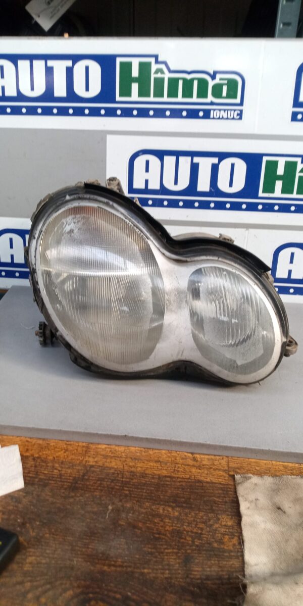 Far dreapta A2038200861 Mercedes-Benz C-Class W203  2000-2007