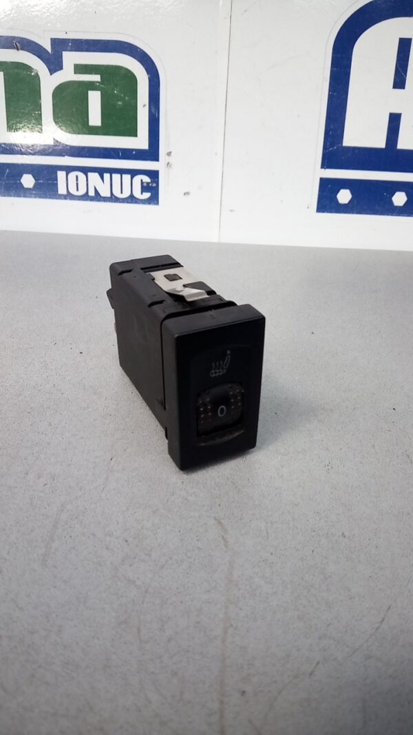 Buton incalzire scaun 3B0963564C Volkswagen PASSAT B5.5 2000-2005