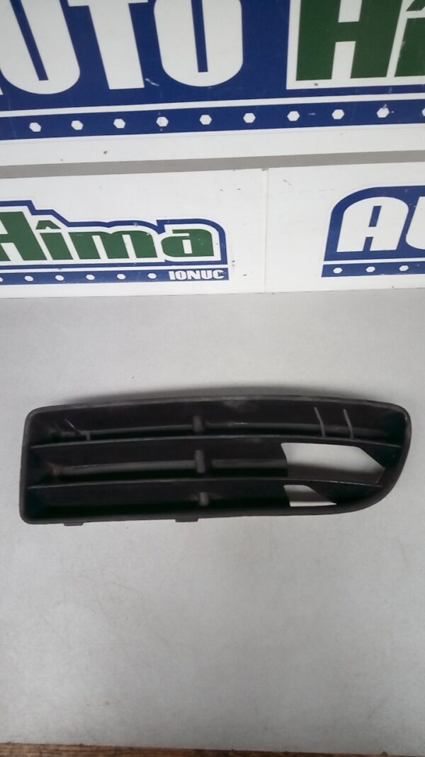 Grila bara fata stanga 1J5853665B Volkswagen Bora 1J  1997-2006