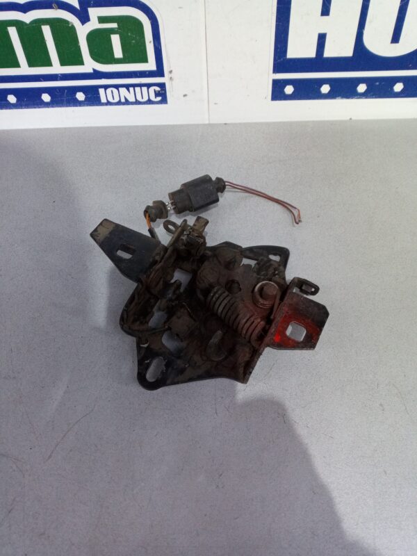Incuietoare capota 3B0823509R Volkswagen PASSAT B5.5  2000-2005