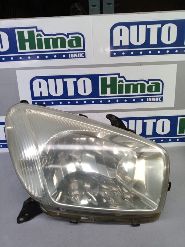 Far dreapta fara cod Toyota Rav4 (XA20) 2000-2006