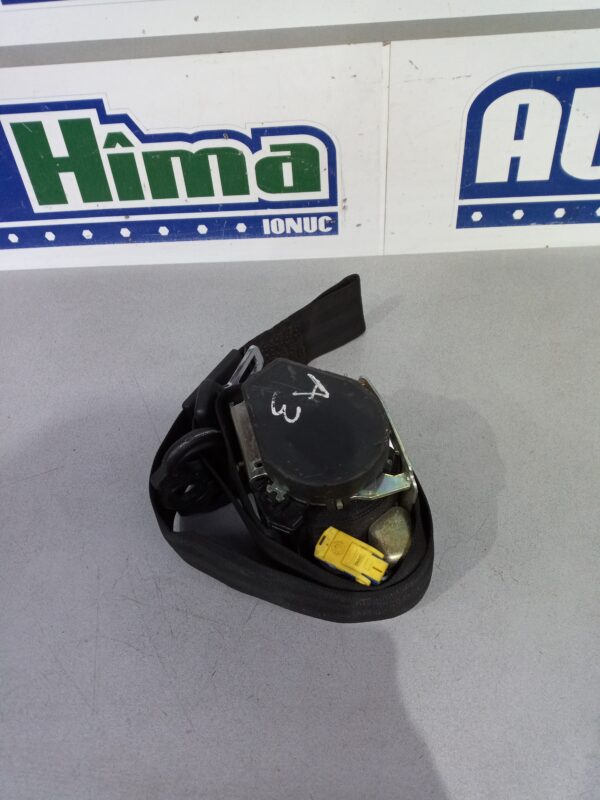 Centura de siguranta dreapta fata 8P3857706B Audi A3 8P 2003-2012