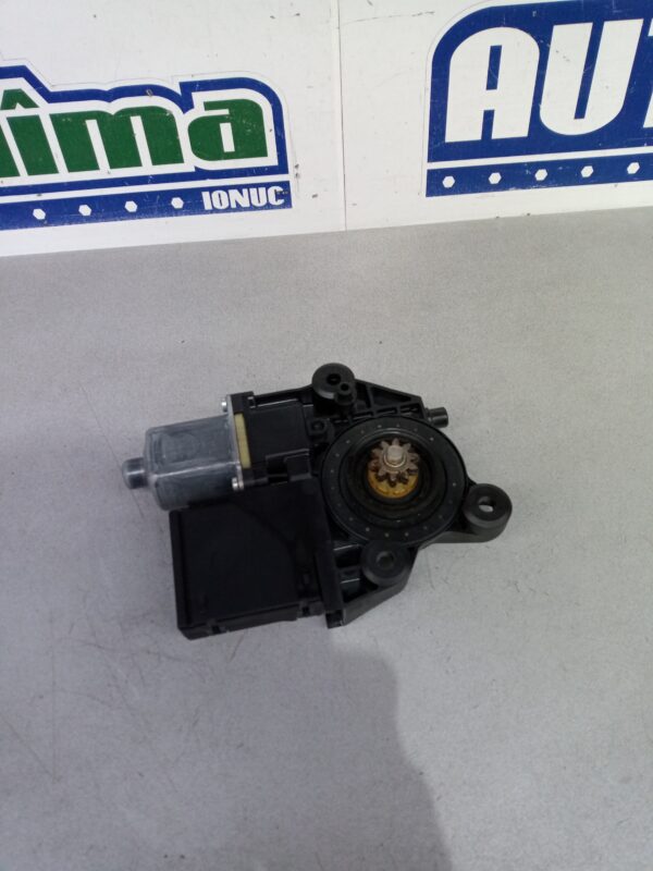 Motoras macara dreapta spate 827303178R Renault Scenic 3  2009-2016