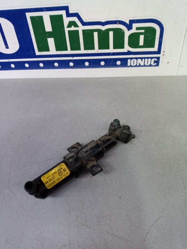 Pompa spalator far dreapta 3C0955104A Volkswagen PASSAT B6  2005-2011