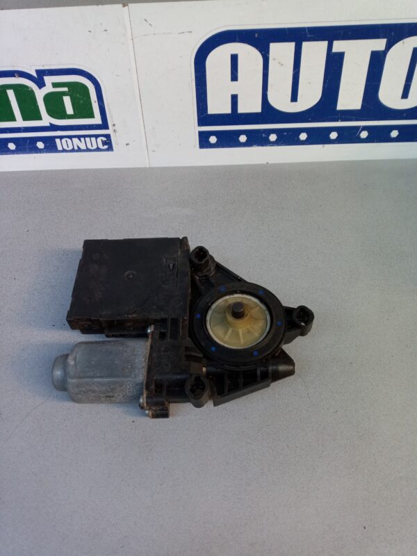 Motoras macara stanga fata 5K0959702B Volkswagen Golf 6 5K  2010-2015
