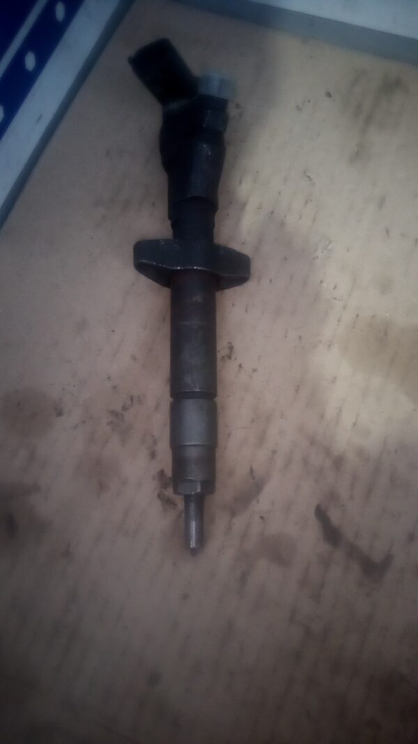 Injector 0445110141 8200146357 2.5 DCI Renault Master 2  1997-2010
