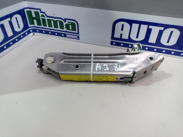 Cric auto 8L0011031A Audi A3 8L  1996-2006