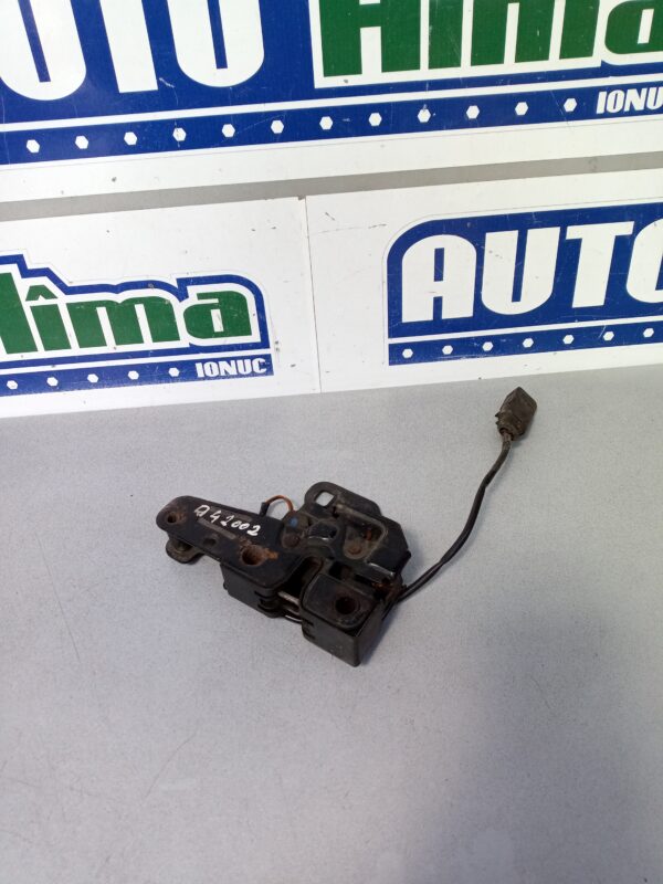 Broasca capota 8E0823509B Audi A4 B6  2000-2005