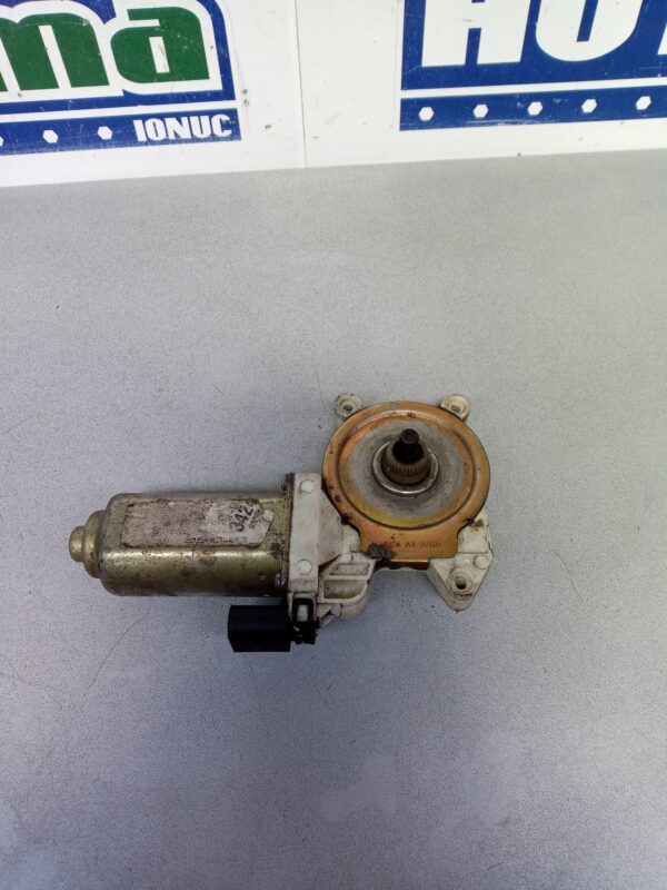 Motoras macara stanga fata fara cod Ford Focus 2 2004-2010