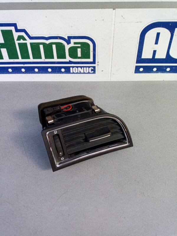 Grila aer bord dreapta 3T0819702 Skoda Superb II (3T)  2008-2015