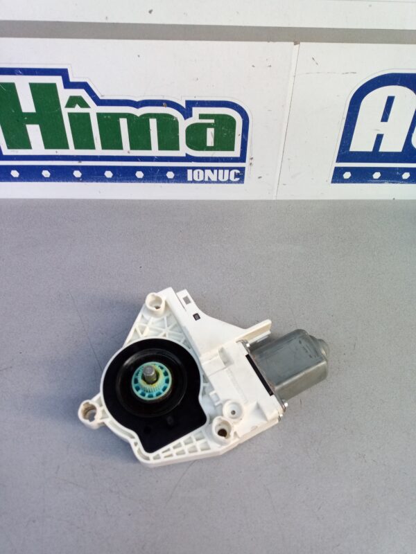 Motoras macara dreapta spate 8K0959812A Skoda Superb II (3T)  2008-2015